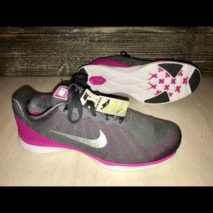 NWT!!  NIKE IN-SEASON TRAINING SHOE !!! Gel insole